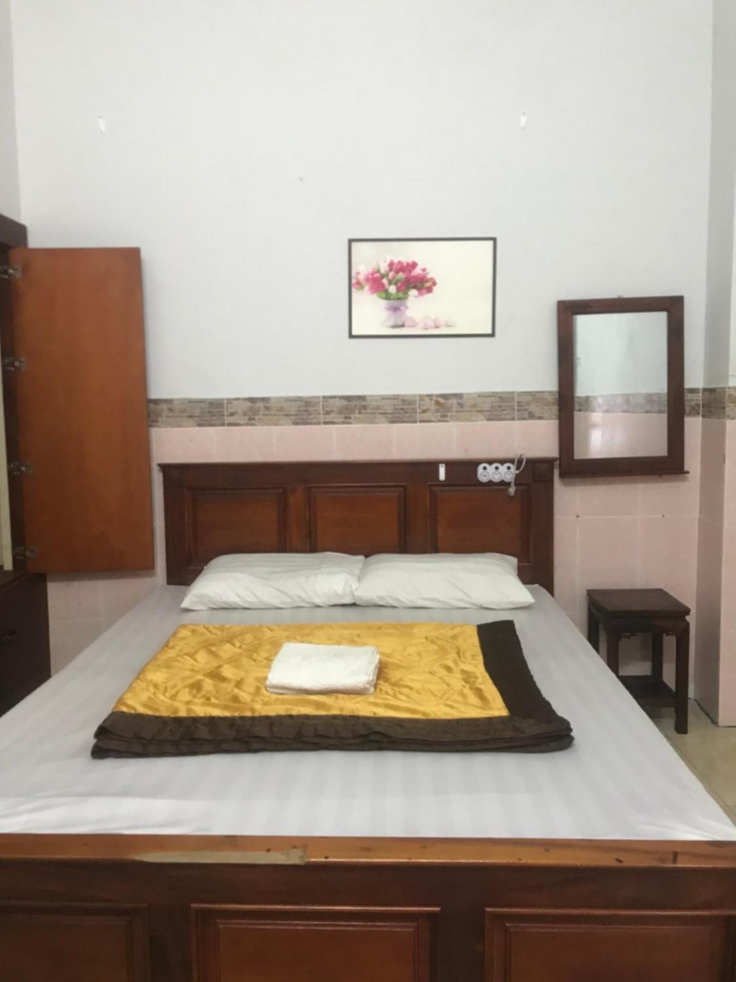 Khách sạn hẻo lánh Khach San Minh Hong TP. Hồ Chí Minh